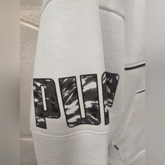 Puma Women's Hoodie Size Large NWOT White Camo Design - Picture 2 of 3